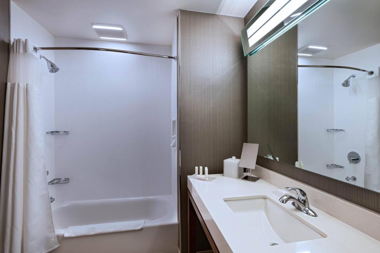 Courtyard Dallas Гранд Прери Екстериор снимка
