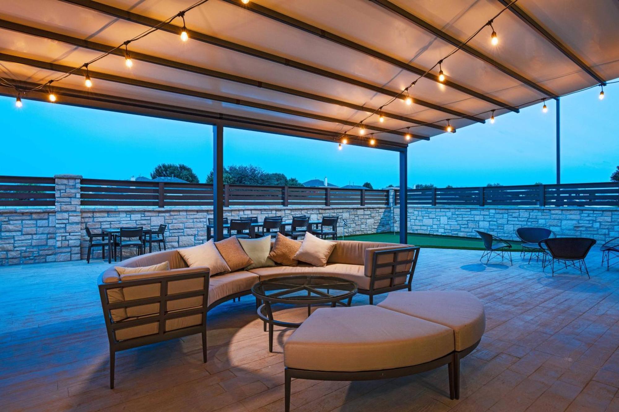 Courtyard Dallas Гранд Прери Екстериор снимка