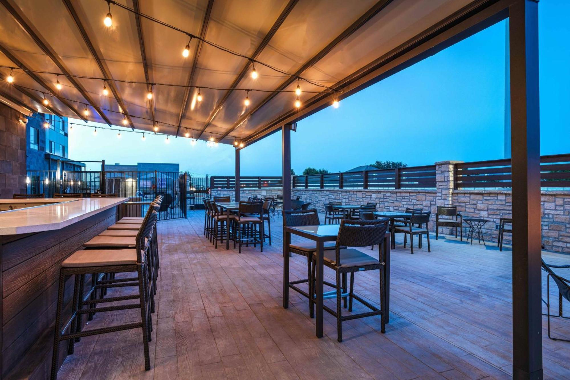 Courtyard Dallas Гранд Прери Екстериор снимка